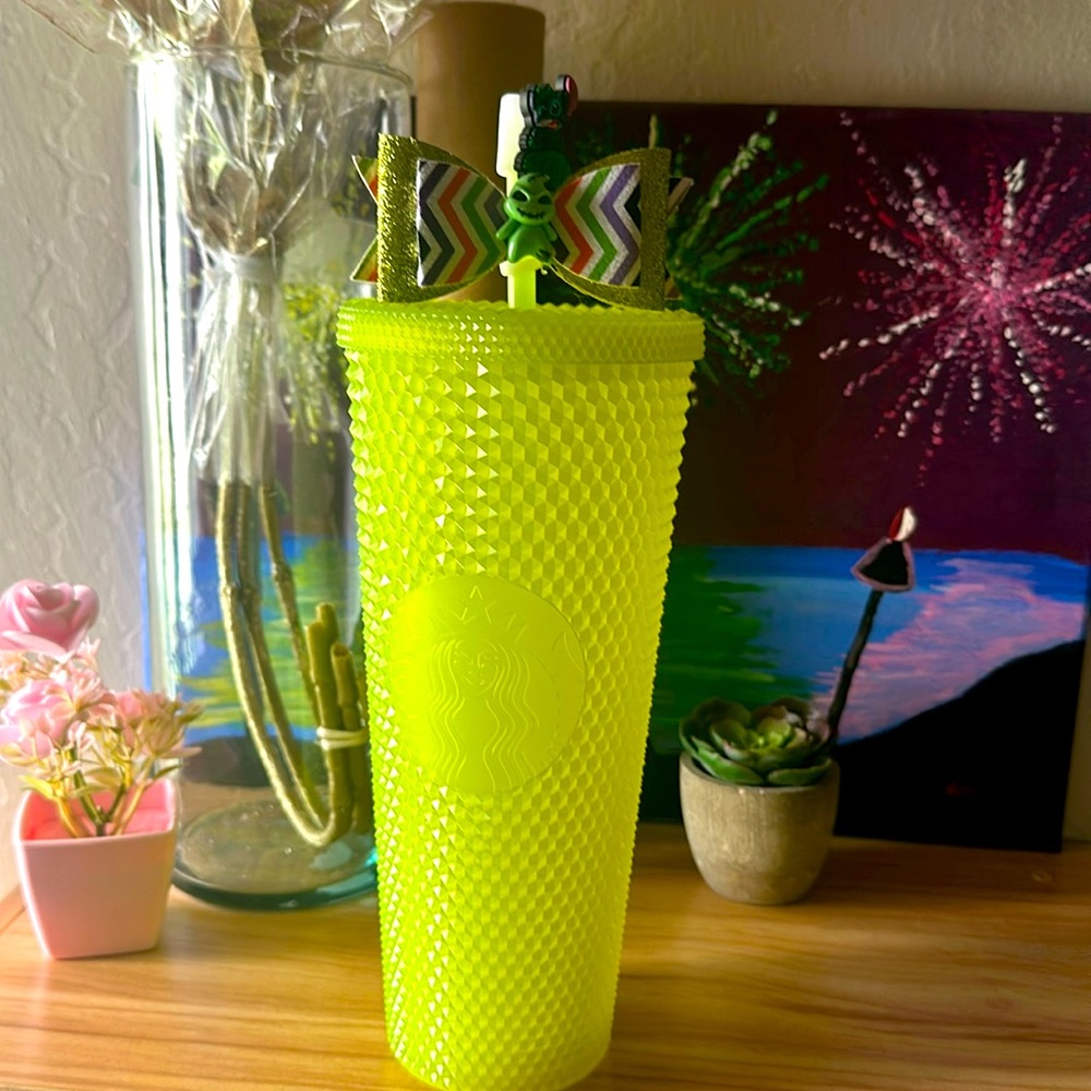 EUC Starbucks Glow in the Dark 24 oz Cold Cup - Green